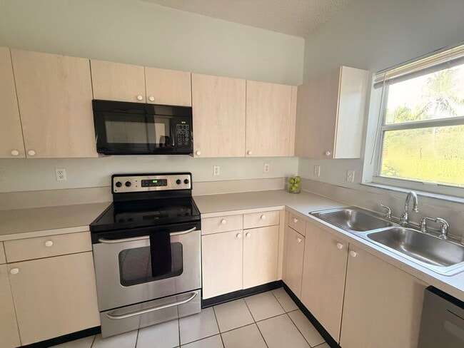 Photo - 12077 Pointe Cir