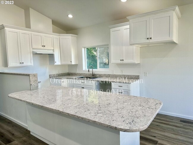 Photo - Coos River Hwy: 4bdrm/4ba Pet Friendly Home
