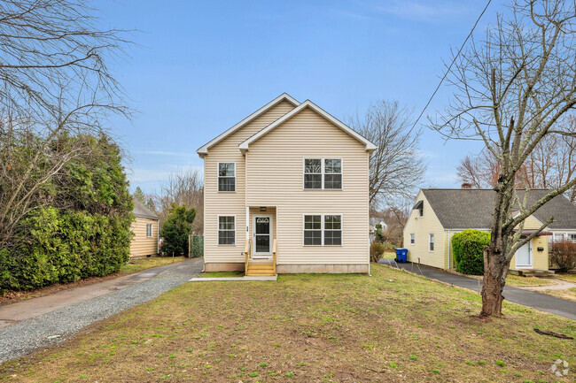 Building Photo - 39 Robbins Ave Rental