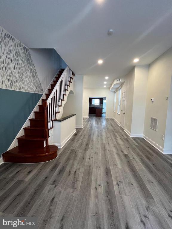 Photo - 2430 Carpenter St