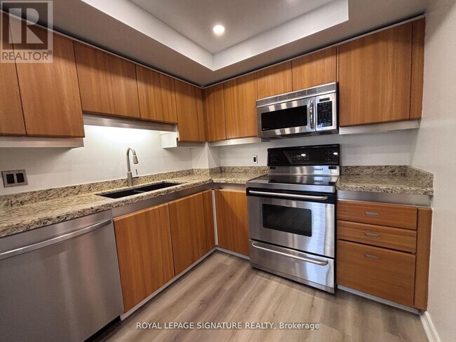 Photo - 65 Harbour Square Unit 1409