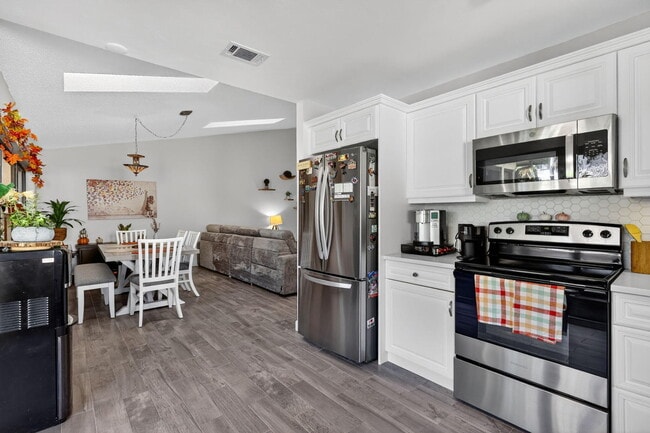 Photo - 235 SW 29th Ave