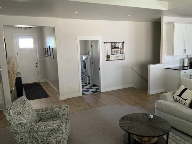 Photo - 8380 Lakeshore Dr