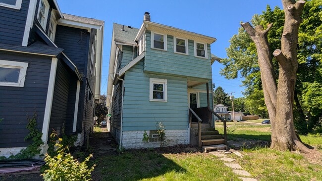 Photo - Spacious 4-bedroom, 1.5-bath home in Akron