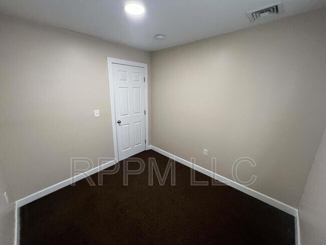 Photo - 562 Summer St