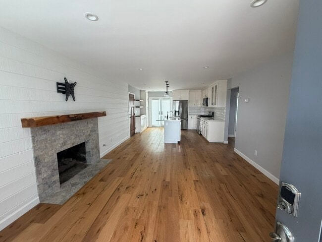 Photo - 242 Reindollar Ave