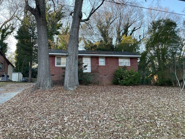 Building Photo - 4 Bedroom Brick Home in Gastonia - Hardwood Floors, Spacious Rooms!!!
