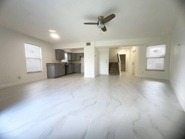 Photo - 1033 Goldenrod Rd