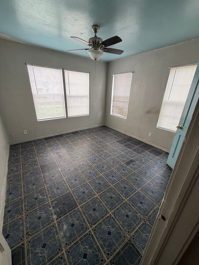 Photo - 3 Bedroom, 2 Bathroom Home for Rent