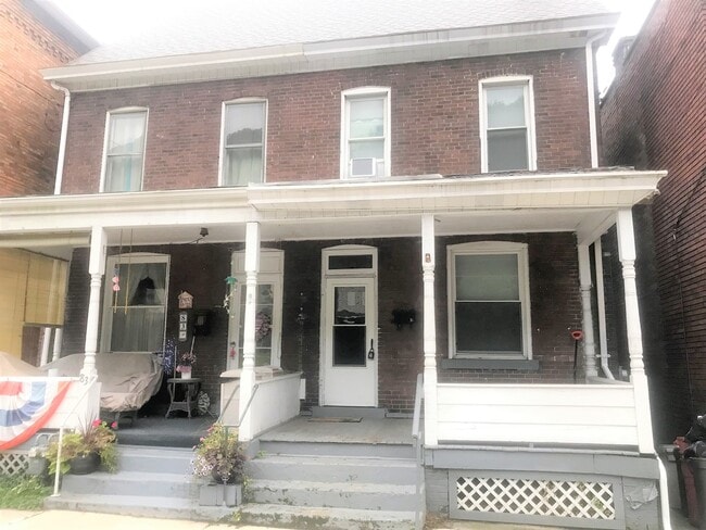 Building Photo - Fantastic Three Bedroom Townhome - small b...