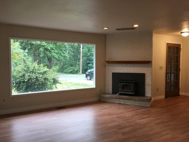 Photo - Charming 2 Bedroom 1 Bath Home