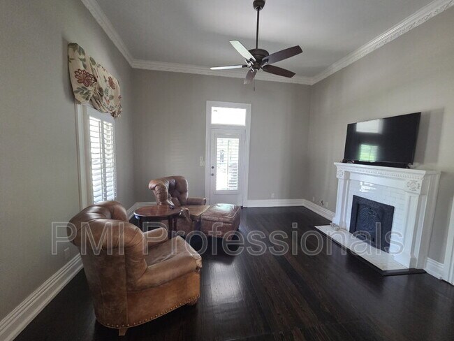 401 E Main St