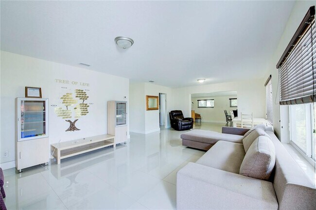 Photo - 3322 McKinley St