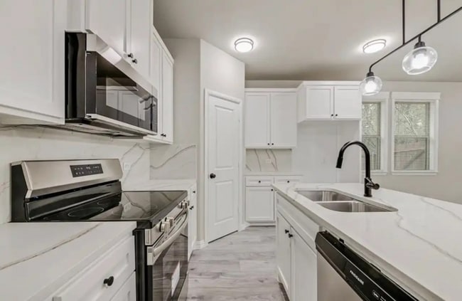 Photo - 5612 Black Pine Cir
