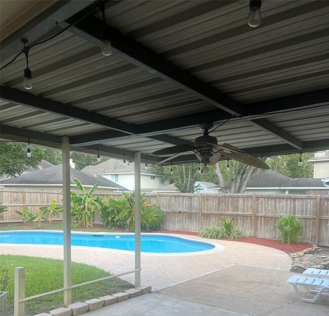 Building Photo - 2810 White Oak Ln