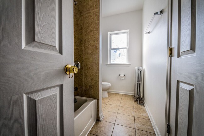 Photo - 8141 S Kingston Ave Chicago, IL 60617