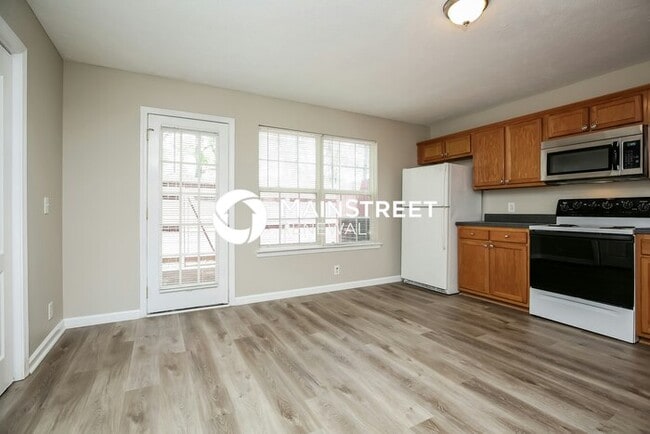 Photo - 2 Bedroom Pet-Friendly Home in La Vergne, TN with Main Street Renewal