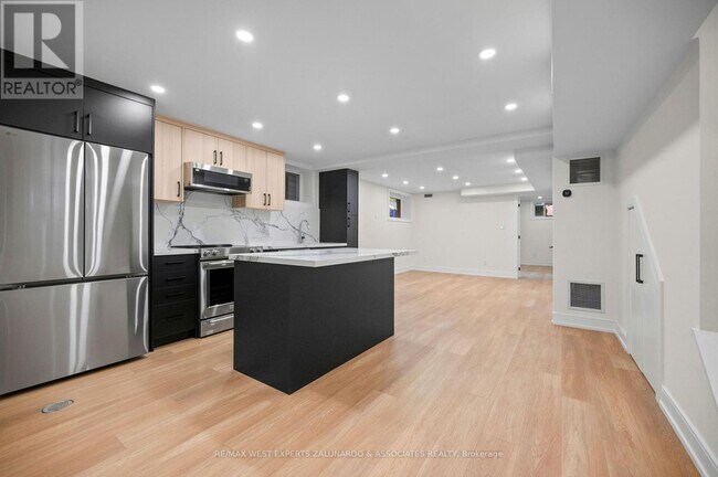 Photo - 412 Glenholme Ave