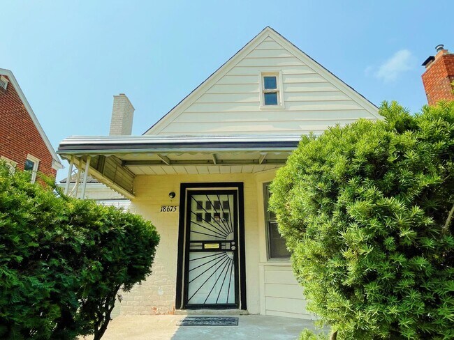 Photo - 18675 Griggs St
