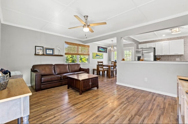 Photo - 4004 Miramar Way S