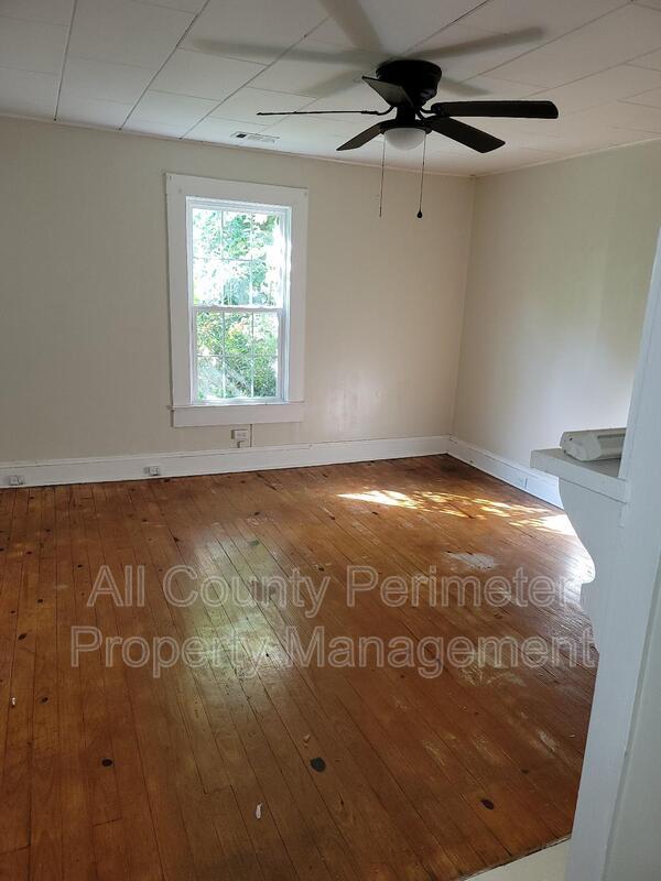 Photo - 896 Dorothy St