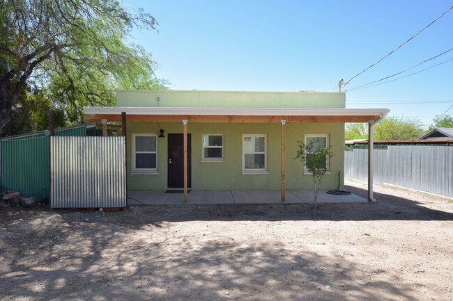 Building Photo - 615 E Helen St Unit #2