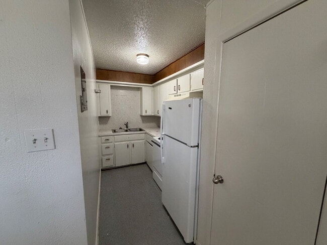 Photo - MOVE IN SPECIAL- Cozy 1-Bedroom Unit in Lubbock – Ideal for Urban Living! Unit #11