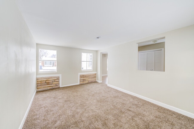 Photo - 110 De Smet Dr