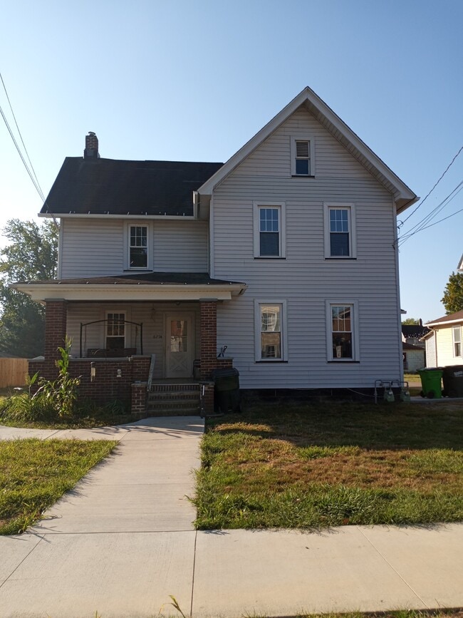 Building Photo - 825 Tremont Ave SW Unit APT B