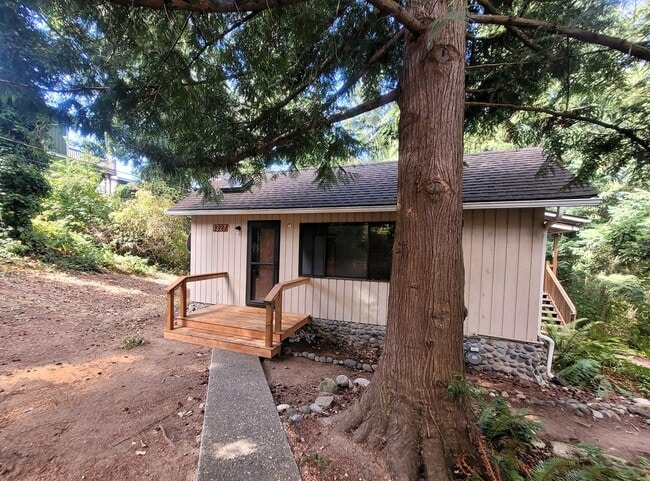 Photo - Cabin Style Home, 2 Bedroom - Bellingham, ...