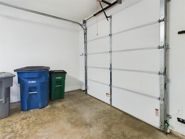 Photo - 1402 W 51st St