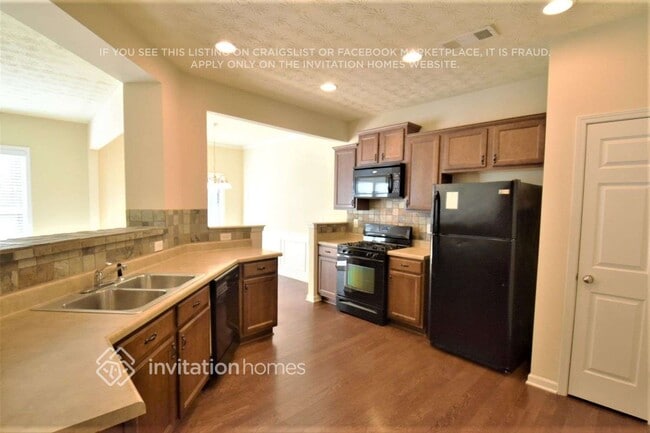 Photo - 915 Tamarisk Pl