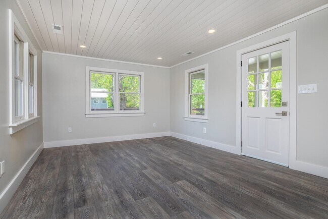 Photo - Fantastic 1930s Cottage - Renovated Top to...