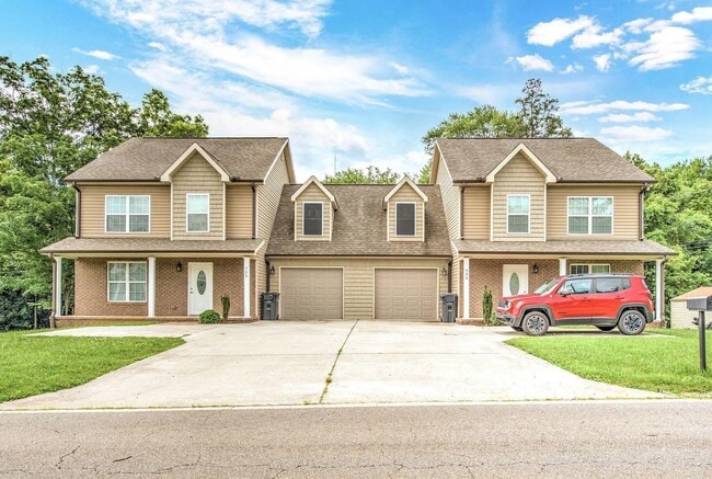 Building Photo - 906 E Inskip Dr Unit Right