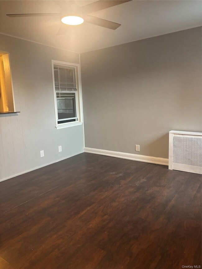 Building Photo - 145 New Hyde Park Rd Unit 139