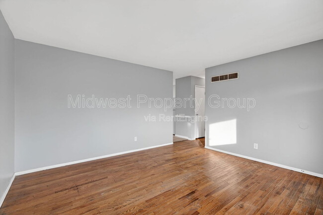 Photo - 1455 Redman Blvd