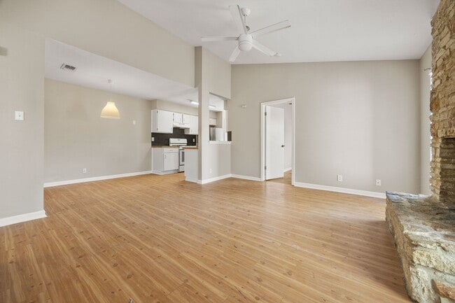 Photo - 1905 Margalene Way