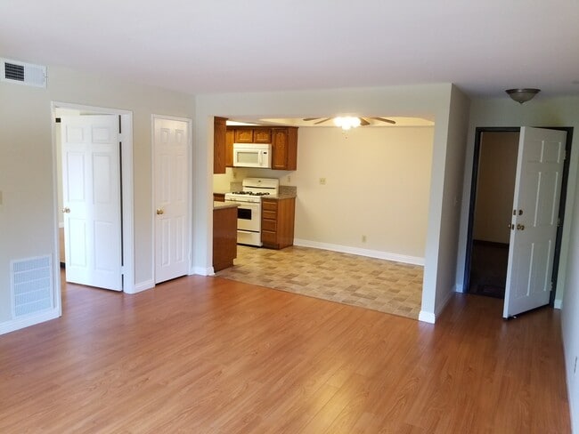 Photo - 430 South Niagara Street