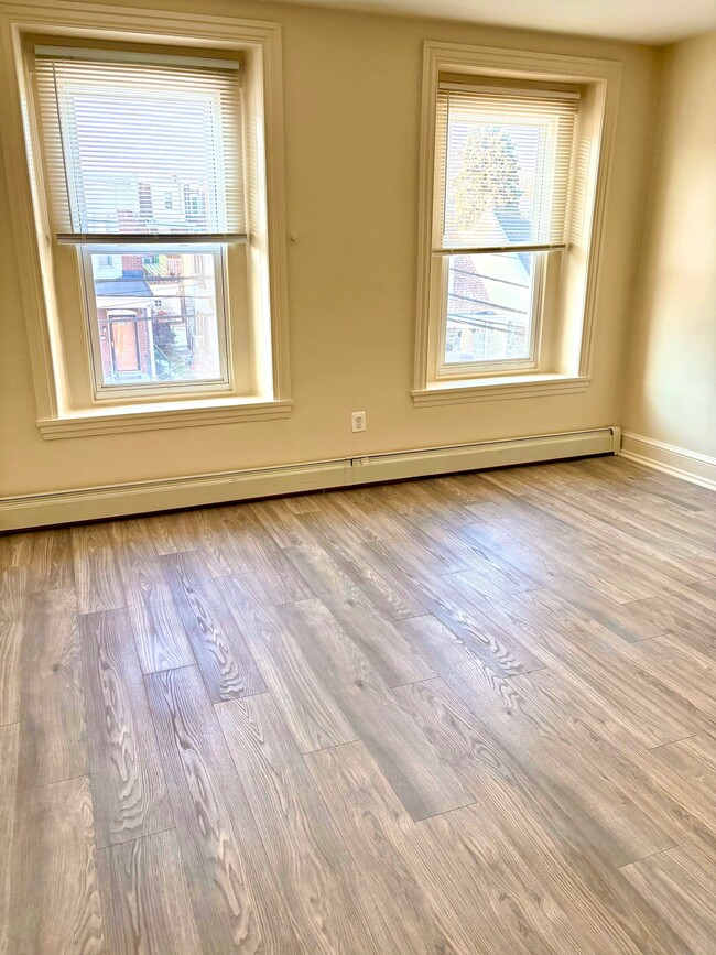 Photo - 525 Monastery Ave