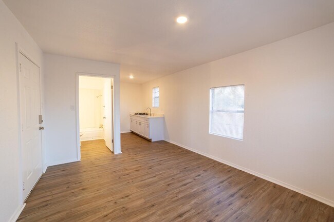 Photo - 611 Rochambeau St