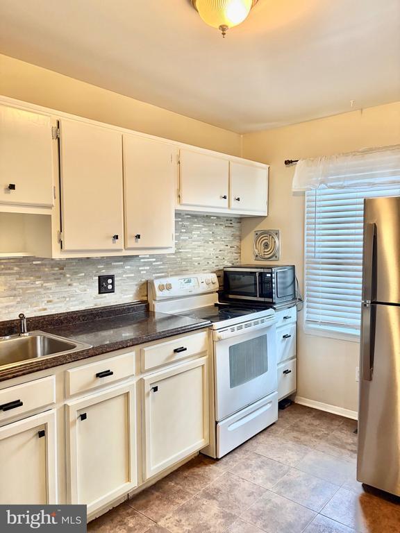 Photo - 13 Mitnick Ct