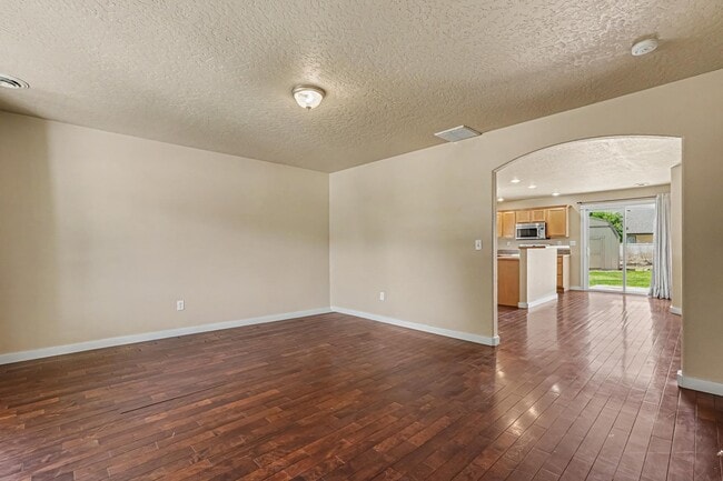 Photo - 18327 Buckeye Pl