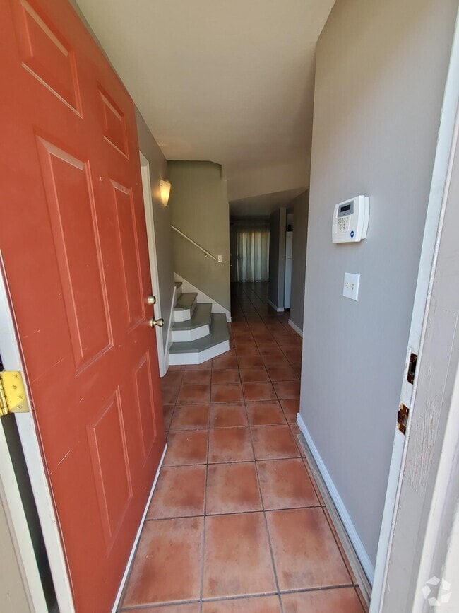 Building Photo - 609 W 13th St Rental