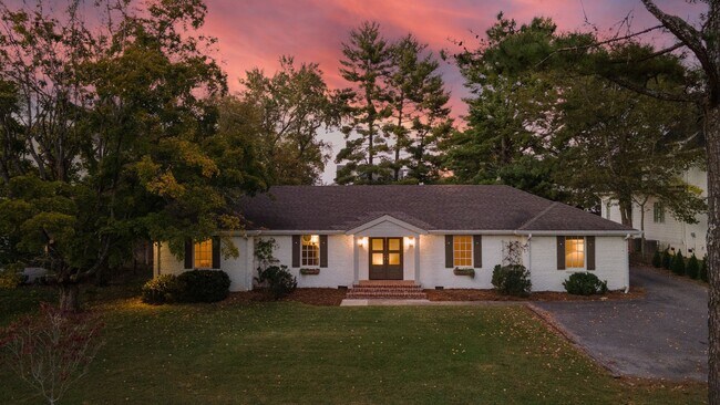 Photo - **ADORABLE DUBLEX IN BELLE MEADE WITH AMAZ...