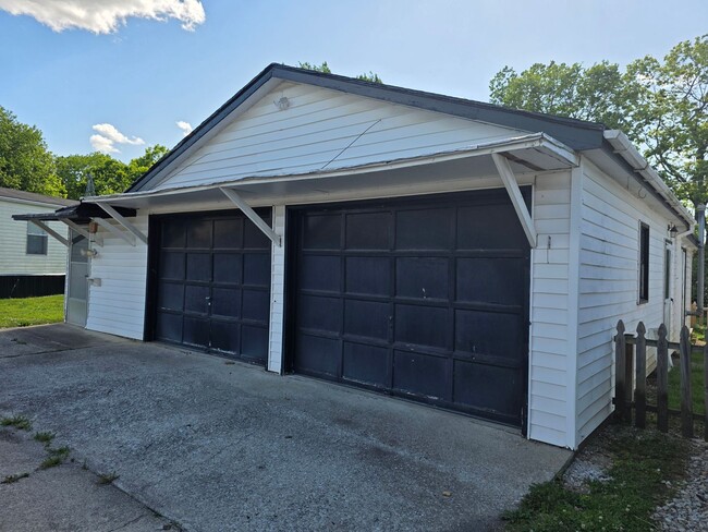 Photo - 3 Bedroom 1.5 Bath Mobile Home. Please read Description!