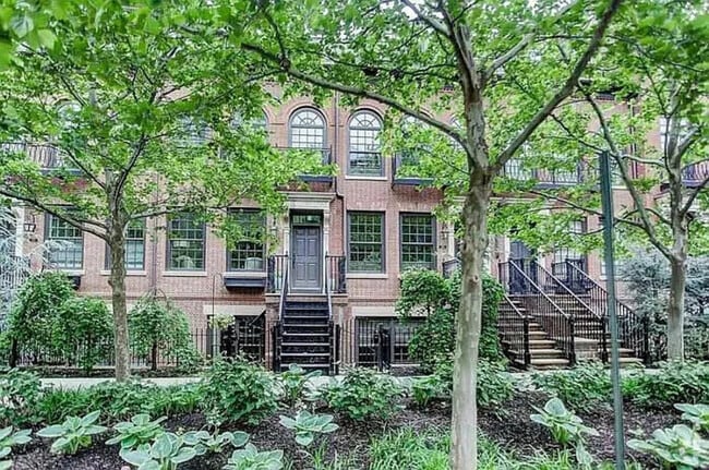 Building Photo - 260 E Gay St Unit G29 Rental