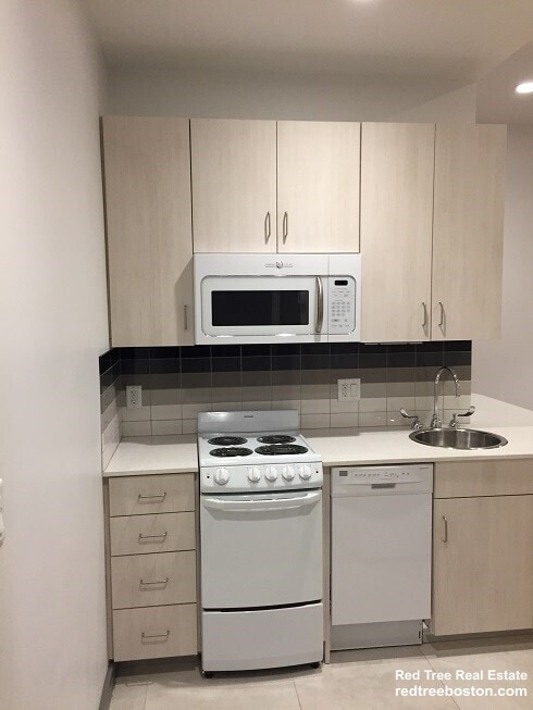 Building Photo - 144 Bowdoin St Unit 23