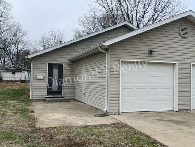 Photo - 2311 N Rogers Ave