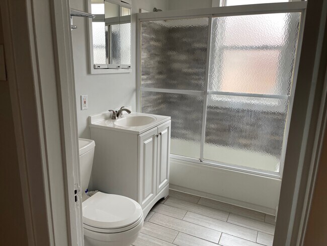 Photo - 516 University St