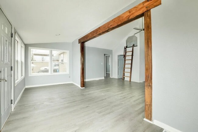 Building Photo - 305 Bass Ave